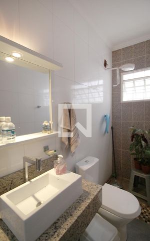 Casa para alugar com 240m², 3 quartos e 4 vagasBanheiro 2