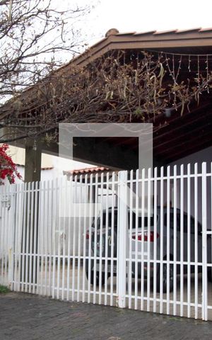 Casa para alugar com 240m², 3 quartos e 4 vagasFachada