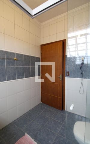 Casa para alugar com 240m², 3 quartos e 4 vagasBanheiro 1