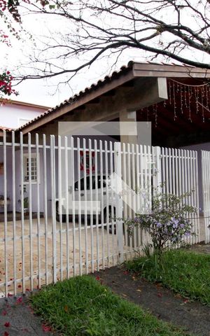 Casa para alugar com 240m², 3 quartos e 4 vagasFachada