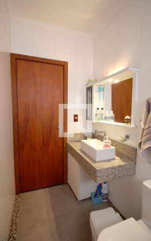 Casa para alugar com 240m², 3 quartos e 4 vagasBanheiro 2