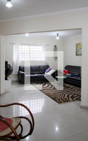 Casa para alugar com 240m², 3 quartos e 4 vagasSala
