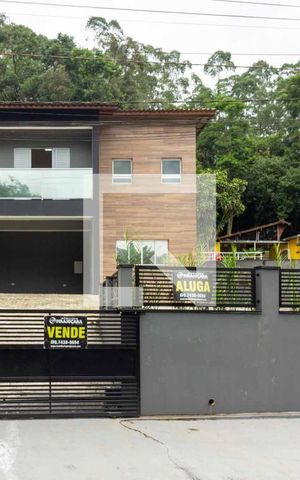Casa para alugar com 400m², 3 quartos e 4 vagas Casa para alugar com 400m², 3 quartos e 4 vagasFrente