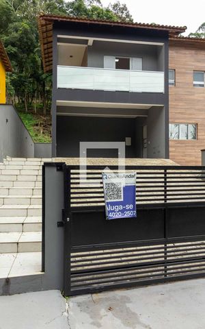 Casa para alugar com 400m², 3 quartos e 4 vagas Casa para alugar com 400m², 3 quartos e 4 vagasFrente