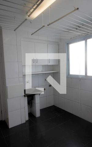 Apartamento à venda com 200m², 3 quartos e 3 vagas Apartamento à venda com 200m², 3 quartos e 3 vagasÁrea de Serviço