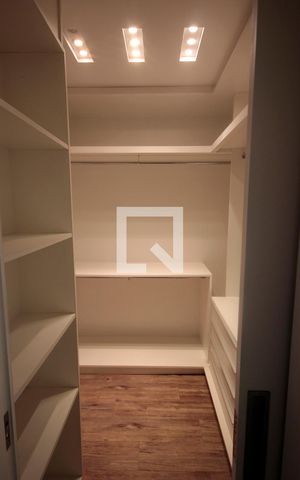Apartamento à venda com 200m², 3 quartos e 3 vagas Apartamento à venda com 200m², 3 quartos e 3 vagasCloset da suíte 3
