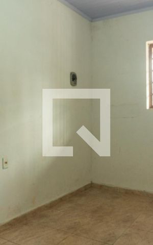 Casa à venda com 484m², 6 quartos e 4 vagas Casa à venda com 484m², 6 quartos e 4 vagasQuarto