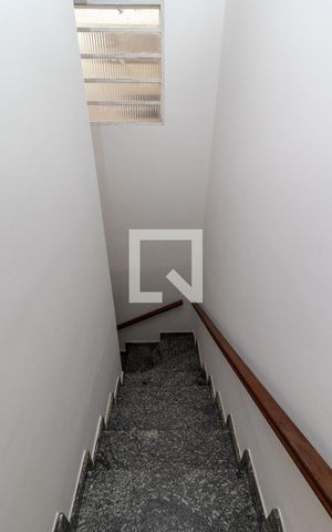 Casa à venda com 160m², 3 quartos e 4 vagasEscada