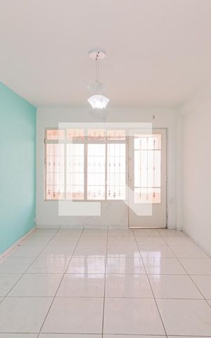 Casa à venda com 220m², 4 quartos e 3 vagas Casa à venda com 220m², 4 quartos e 3 vagasSala