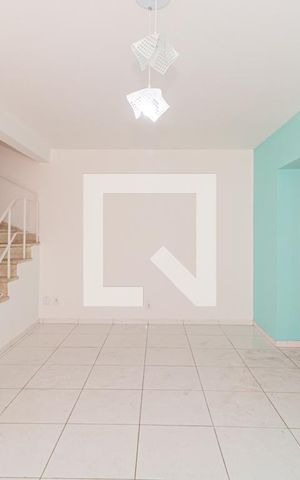 Casa à venda com 220m², 4 quartos e 3 vagas Casa à venda com 220m², 4 quartos e 3 vagasSala
