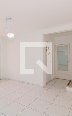 Casa à venda com 220m², 4 quartos e 3 vagas Casa à venda com 220m², 4 quartos e 3 vagasSala