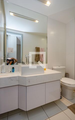 Apartamento à venda com 105m², 2 quartos e 2 vagas Apartamento à venda com 105m², 2 quartos e 2 vagasBanheiro da Suíte 2
