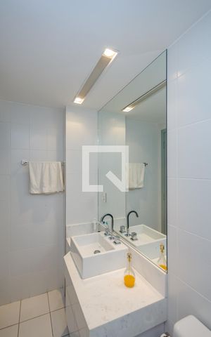 Apartamento à venda com 105m², 2 quartos e 2 vagas Apartamento à venda com 105m², 2 quartos e 2 vagasBanheiro da Suíte 2