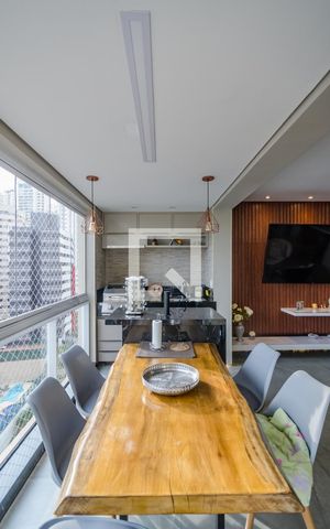 Apartamento à venda com 105m², 2 quartos e 2 vagas Apartamento à venda com 105m², 2 quartos e 2 vagasVaranda da Sala