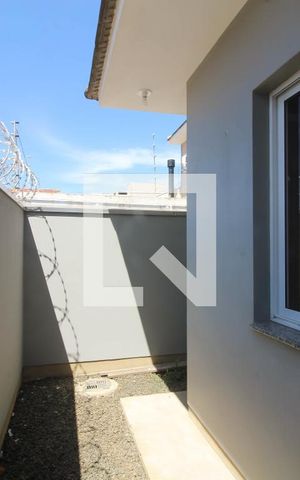 Casa para alugar com 80m², 2 quartos e 2 vagas Casa para alugar com 80m², 2 quartos e 2 vagasVaranda