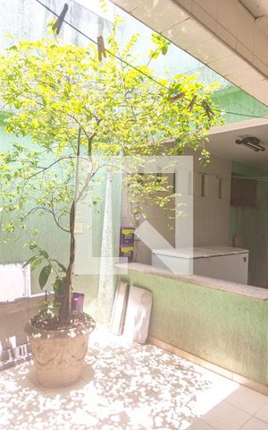 Casa à venda com 190m², 4 quartos e 2 vagas Casa à venda com 190m², 4 quartos e 2 vagasÁrea de serviço