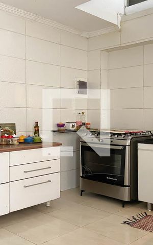 Casa à venda com 250m², 2 quartos e 3 vagas Casa à venda com 250m², 2 quartos e 3 vagasCozinha