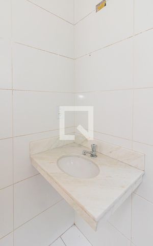 Casa para alugar com 33m², 1 quarto e sem vaga Casa para alugar com 33m², 1 quarto e sem vagaBanheiro