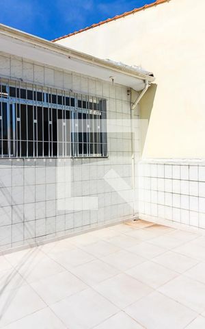 Casa à venda com 170m², 4 quartos e 2 vagas Casa à venda com 170m², 4 quartos e 2 vagasVaranda