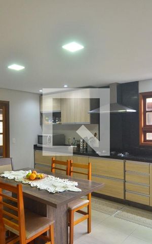 Casa à venda com 256m², 5 quartos e 3 vagasCozinha