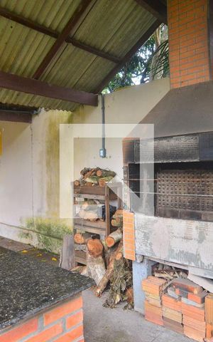 Casa à venda com 256m², 5 quartos e 3 vagasChurrasqueira