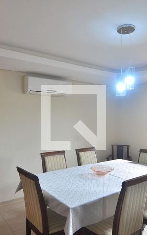 Casa à venda com 256m², 5 quartos e 3 vagasSala
