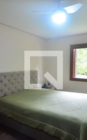 Casa à venda com 256m², 5 quartos e 3 vagasSuíte