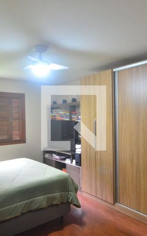 Casa à venda com 256m², 5 quartos e 3 vagasSuíte
