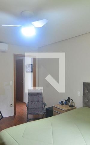 Casa à venda com 256m², 5 quartos e 3 vagasSuíte