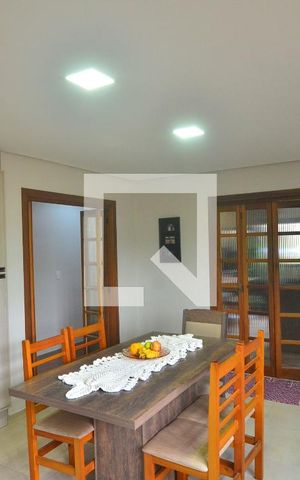 Casa à venda com 256m², 5 quartos e 3 vagasCozinha