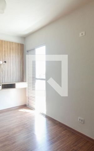 Casa de condomínio para alugar com 82m², 3 quartos e 2 vagas Casa de condomínio para alugar com 82m², 3 quartos e 2 vagasSuíte