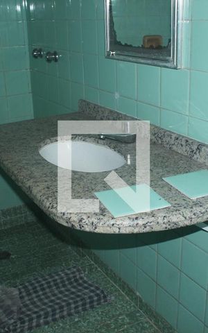 Casa à venda com 100m², 3 quartos e 2 vagasBanheiro