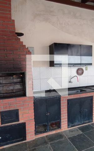 Casa à venda com 182m², 3 quartos e 2 vagas Casa à venda com 182m², 3 quartos e 2 vagasChurrasqueira