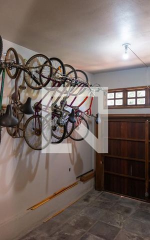 Casa à venda com 320m², 4 quartos e 2 vagasGaragem