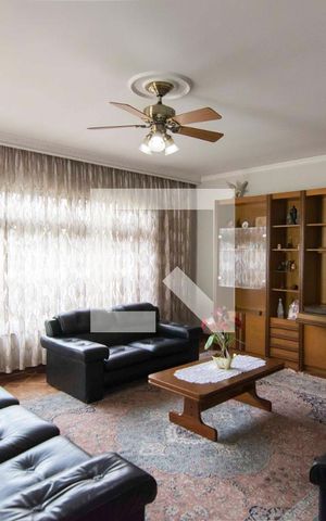 Casa à venda com 350m², 3 quartos e 4 vagasSala