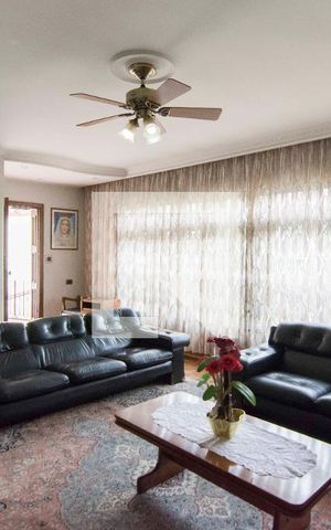 Casa à venda com 350m², 3 quartos e 4 vagasSala