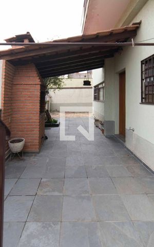 Casa à venda com 350m², 3 quartos e 4 vagasQuintal