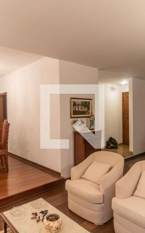 Casa à venda com 600m², 4 quartos e 5 vagas Casa à venda com 600m², 4 quartos e 5 vagasSala