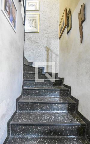 Casa à venda com 128m², 3 quartos e 2 vagasEscada 