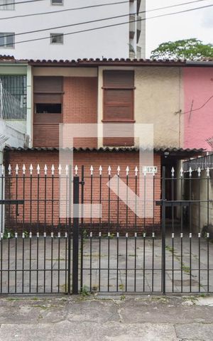 Casa à venda com 128m², 3 quartos e 2 vagasFachada
