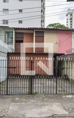 Casa à venda com 128m², 3 quartos e 2 vagasFachada