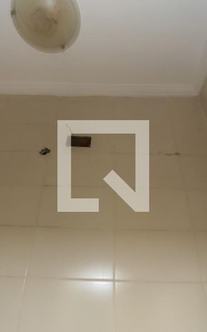 Casa para alugar com 72m², 2 quartos e 2 vagasBanheiro de Serviço