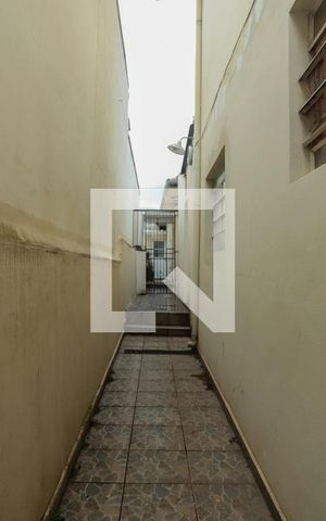 Casa para alugar com 72m², 2 quartos e 2 vagasCorredor Externo