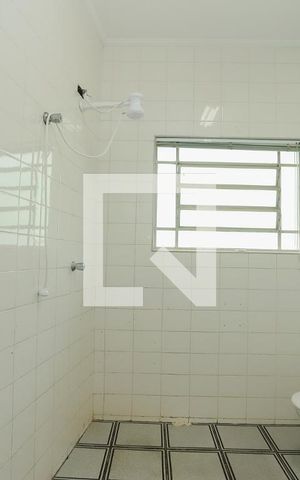 Casa para alugar com 72m², 2 quartos e 2 vagasBanheiro