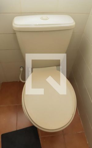 Casa para alugar com 72m², 2 quartos e 2 vagasBanheiro de Serviço
