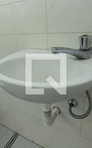 Casa para alugar com 72m², 2 quartos e 2 vagasBanheiro
