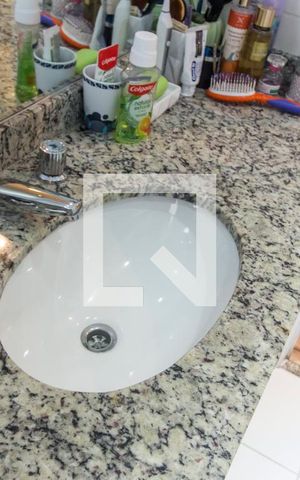 Apartamento à venda com 132m², 3 quartos e 2 vagasDetalhe banheiro