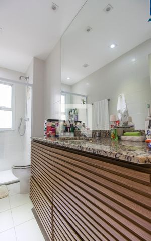 Apartamento à venda com 132m², 3 quartos e 2 vagasBanheiro Social