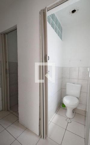 Casa à venda com 160m², 3 quartos e sem vaga Casa à venda com 160m², 3 quartos e sem vagaBanheiro