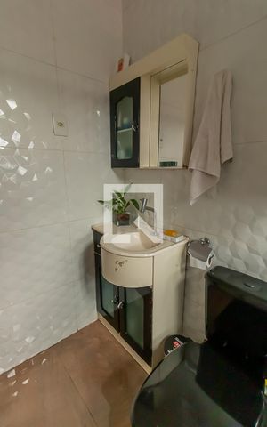 Casa à venda com 96m², 2 quartos e 2 vagasBanheiro